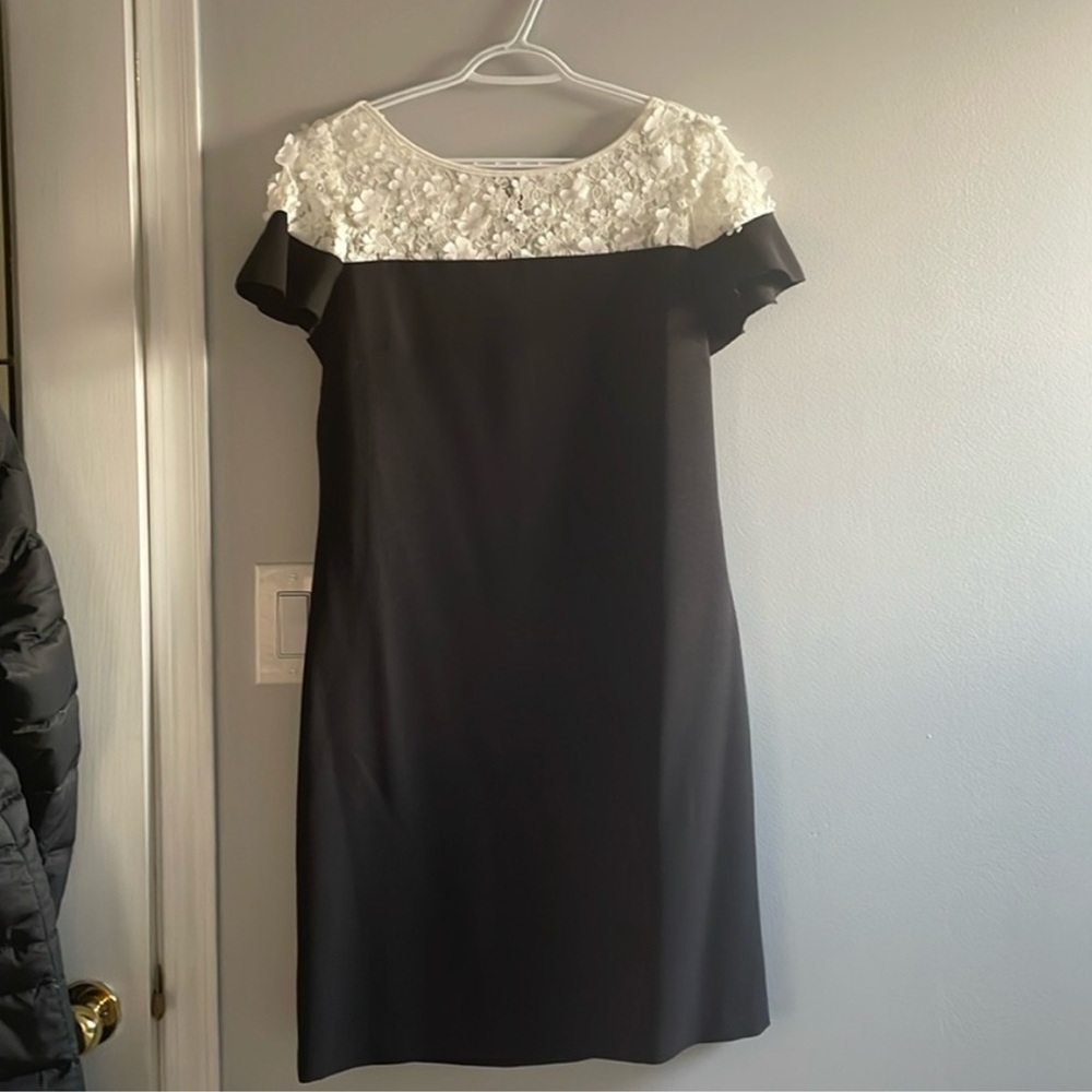 Little black dress with white floral details